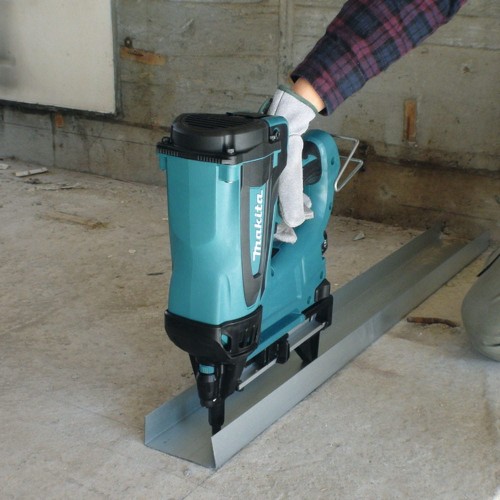 MAKITA GN420CLSE - akumulatorowa gwoździarka gazowa do betonu