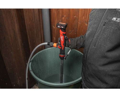MILWAUKEE M12BSWP-0 - Akumulatorowa pompa wody z przedłużeniem szczotkowym 12 V