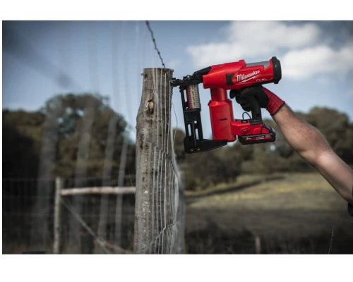 Milwaukee M18 FFUS-302C -  Akumulatorowy zszywacz do ogrodzeń 18 V