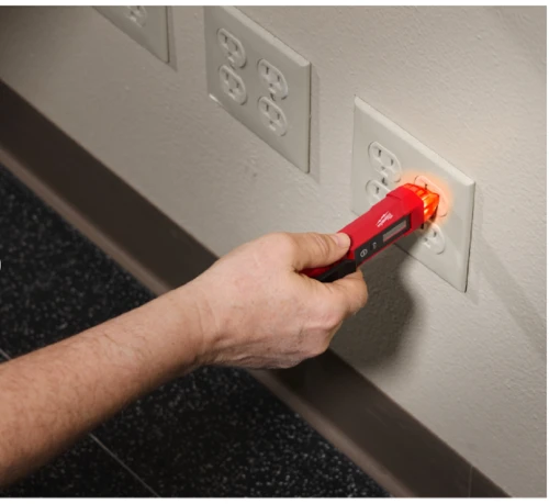 Milwaukee 2225-20 - Bezkontaktowy detektor napięcia z termometrem laserowym