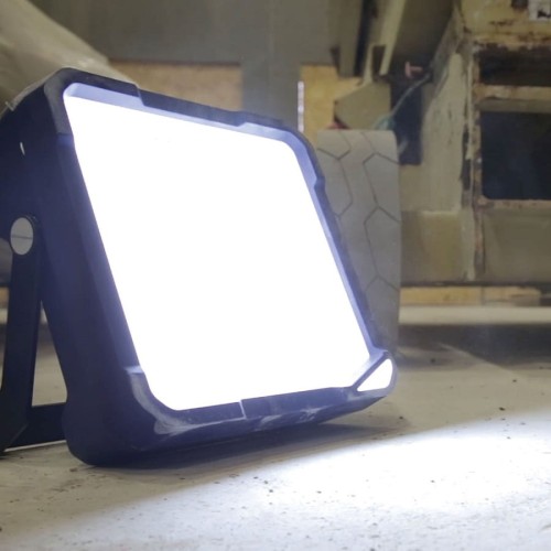 SCANGRIP VEGA LITE - Nieoślepiająca sieciowa lampa robocza 6000 lm + statyw 2 m