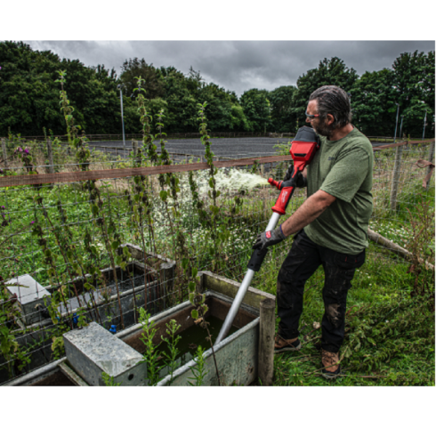 Milwaukee M18 BLSWP-0 - Akumulatorowa pompa wody z przedłużeniem 18 V