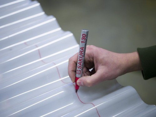 Sakura Pen-Touch 130 - Marker z okrągłą końcówką - czerwony