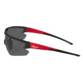 MILWAUKEE 4932478764 - Okulary ochronne odporne na zarysowania, przyciemniane (1 szt.)