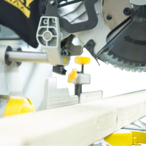STANLEY FME720 - Piła ukośna z posuwem 255 MM