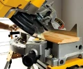 DEWALT D27113 - Piła ukośna 305 MM z funkcją pilarki stołowej
