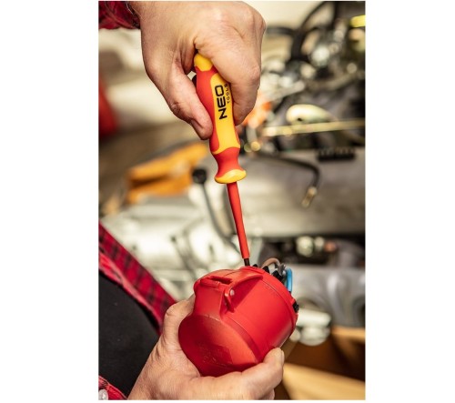 Neo Tools 04-138 - WKRĘTAK PH1 x 4.5 x 80/ 1000V