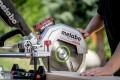 METABO KGS 18 LTX BL 305 - Akumulatorowa pilarka ukosowa z posuwem 305 MM