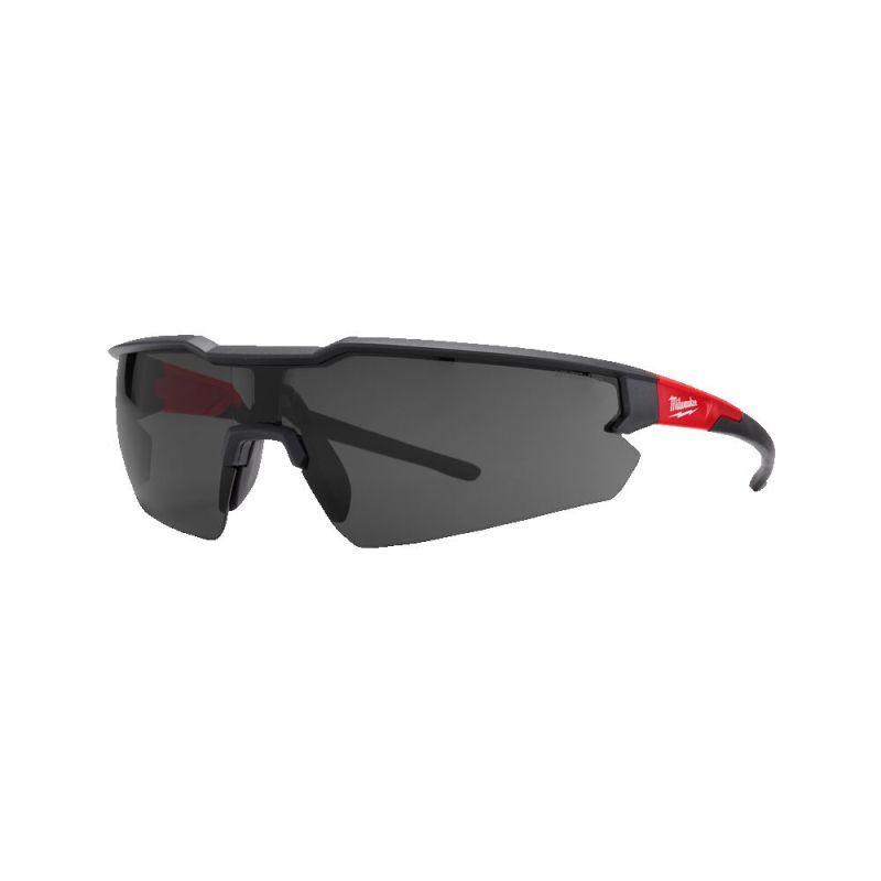 MILWAUKEE 4932478764 - Okulary ochronne odporne na zarysowania, przyciemniane (1 szt.)